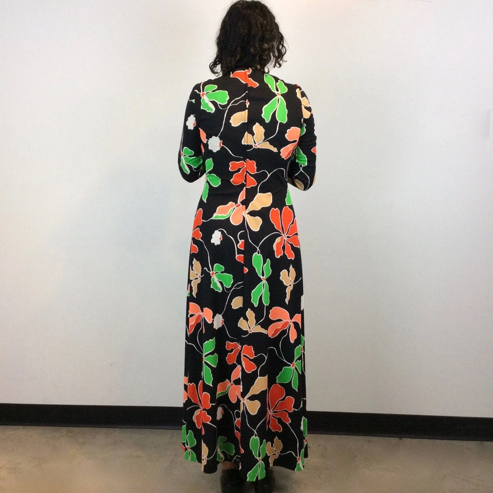1970s Bold Print Plunge Neck Long Sleeve Maxi Dress Medium