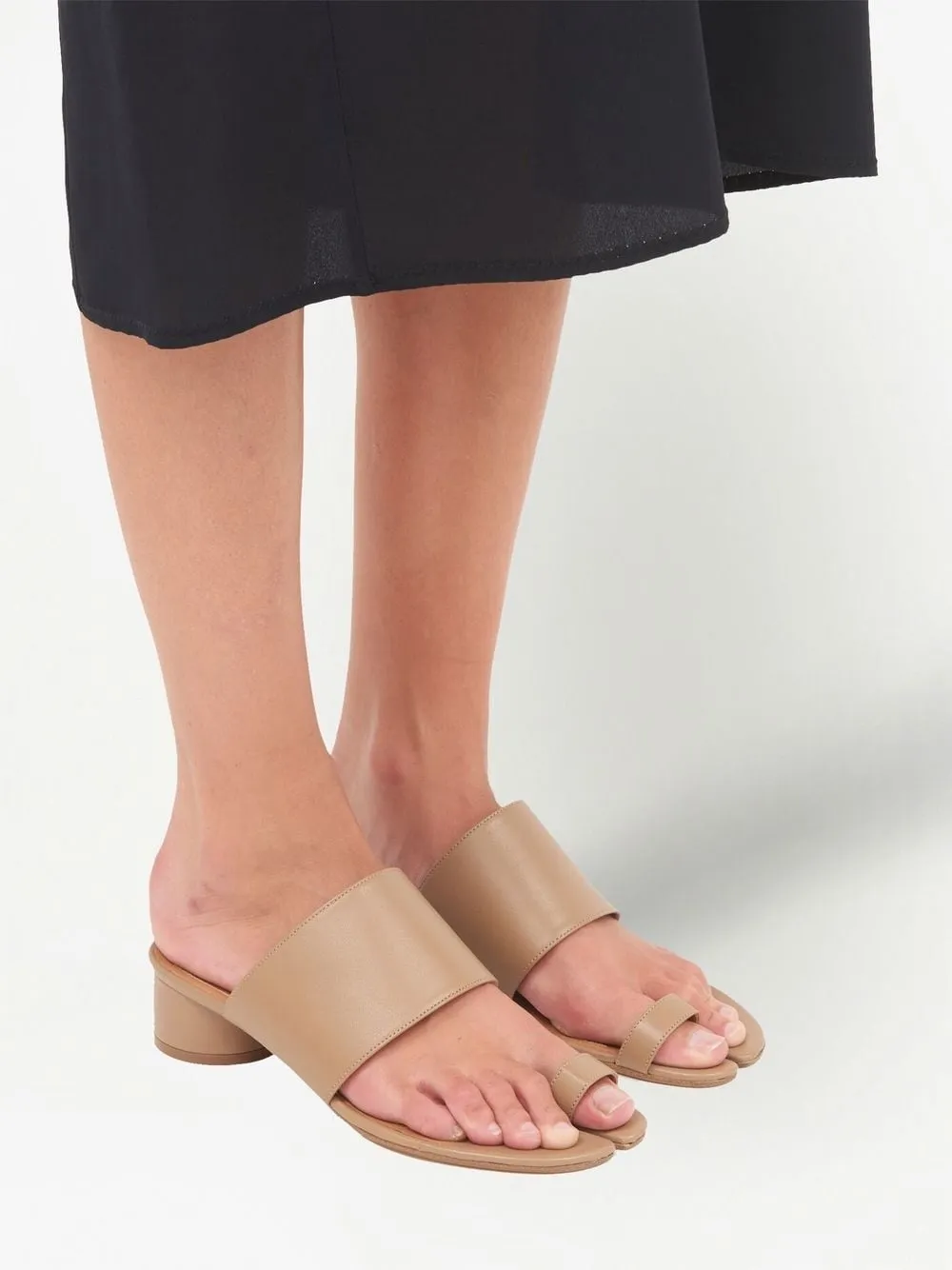 HANNAH MULES LOW