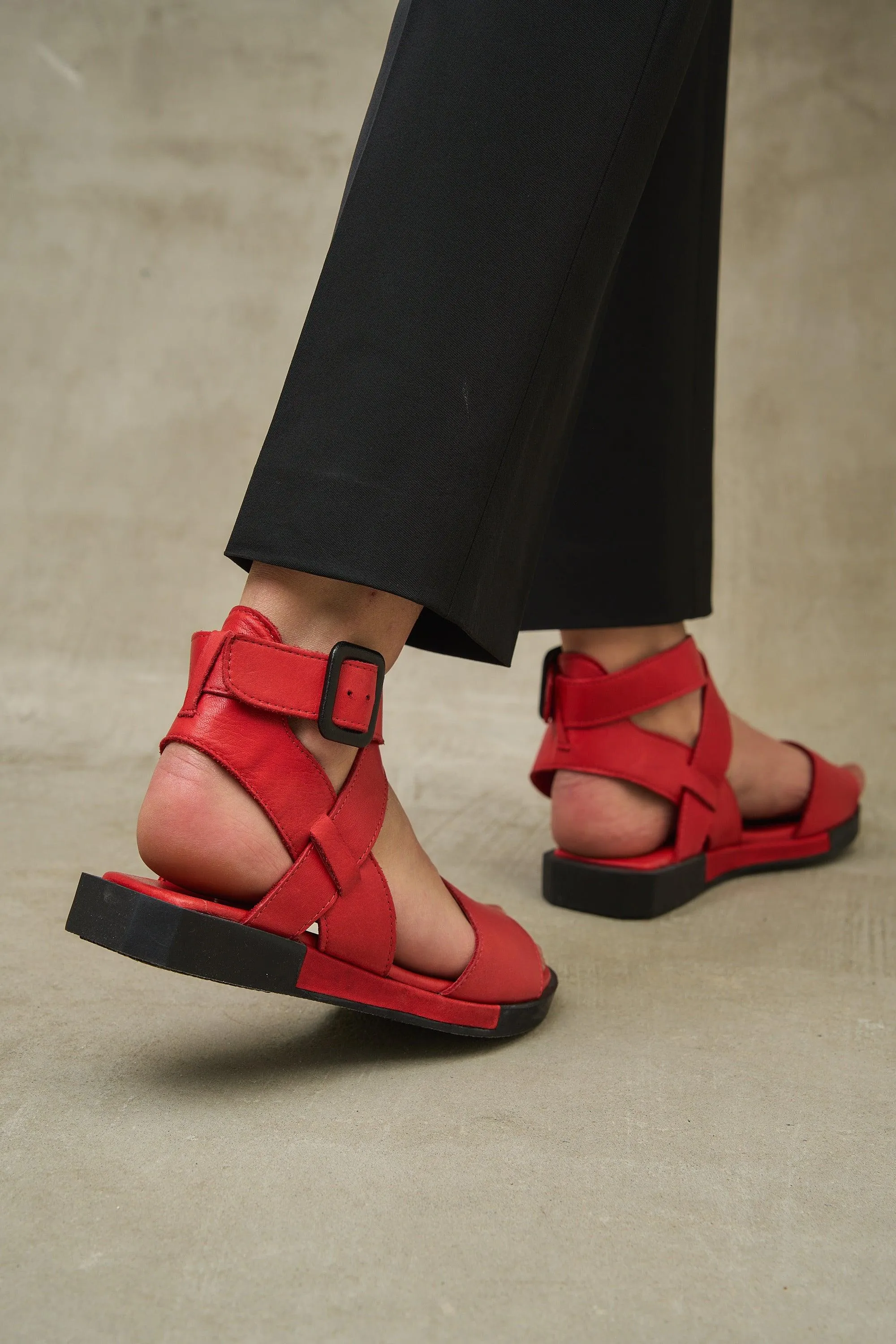 Kria Cross Strap Pastel - Black