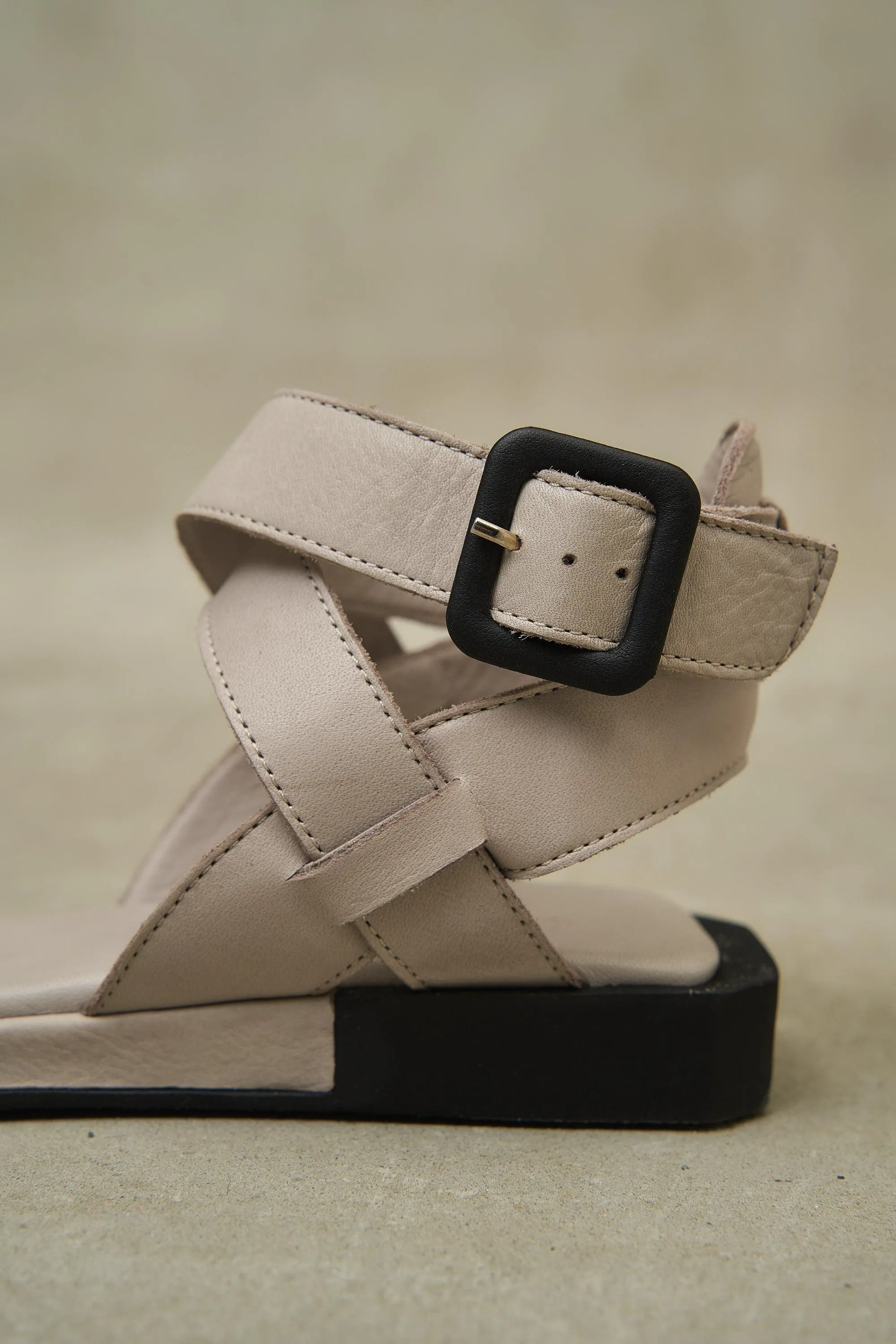 Kria Cross Strap Pastel - Black