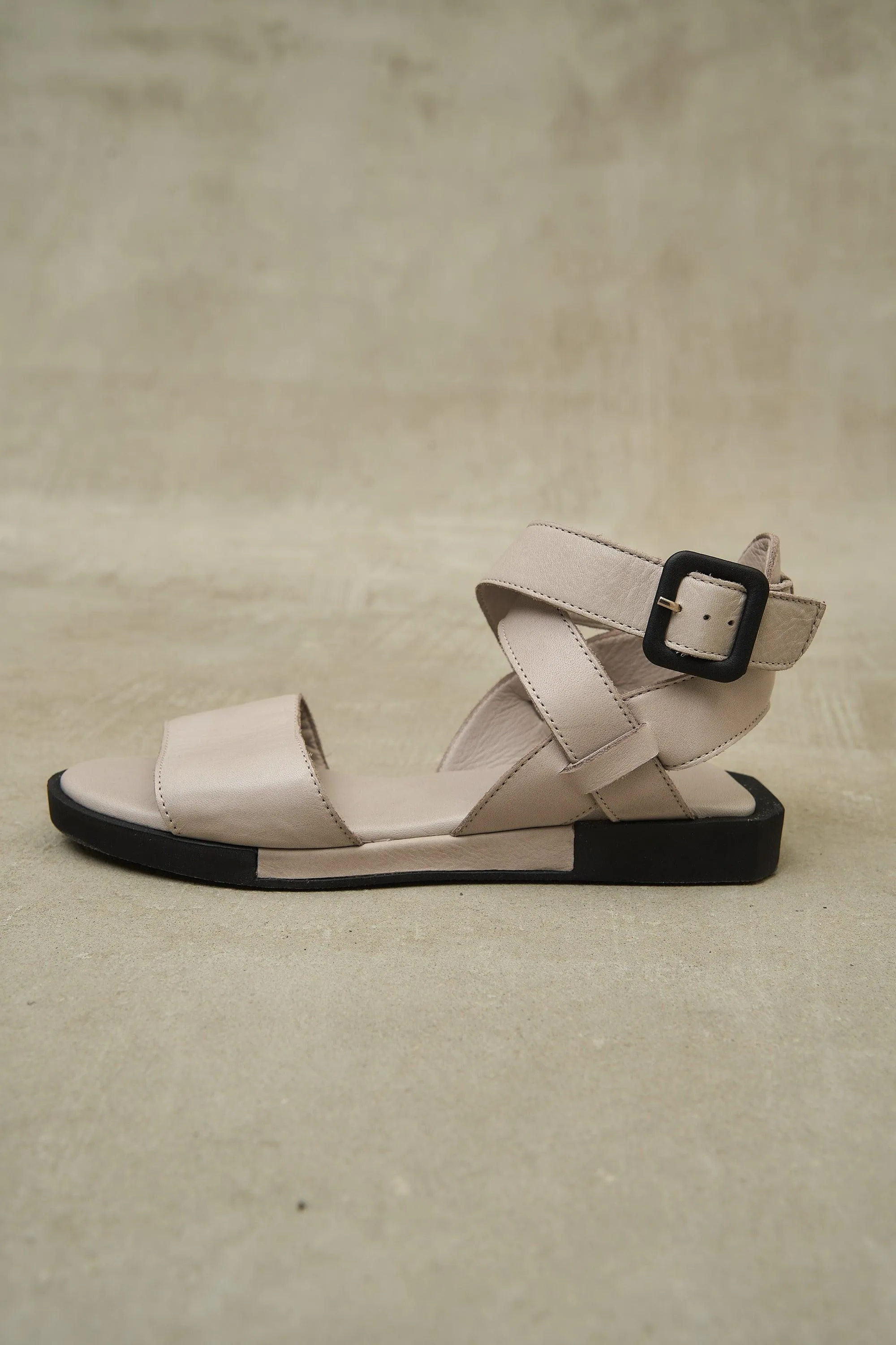 Kria Cross Strap Pastel - Black