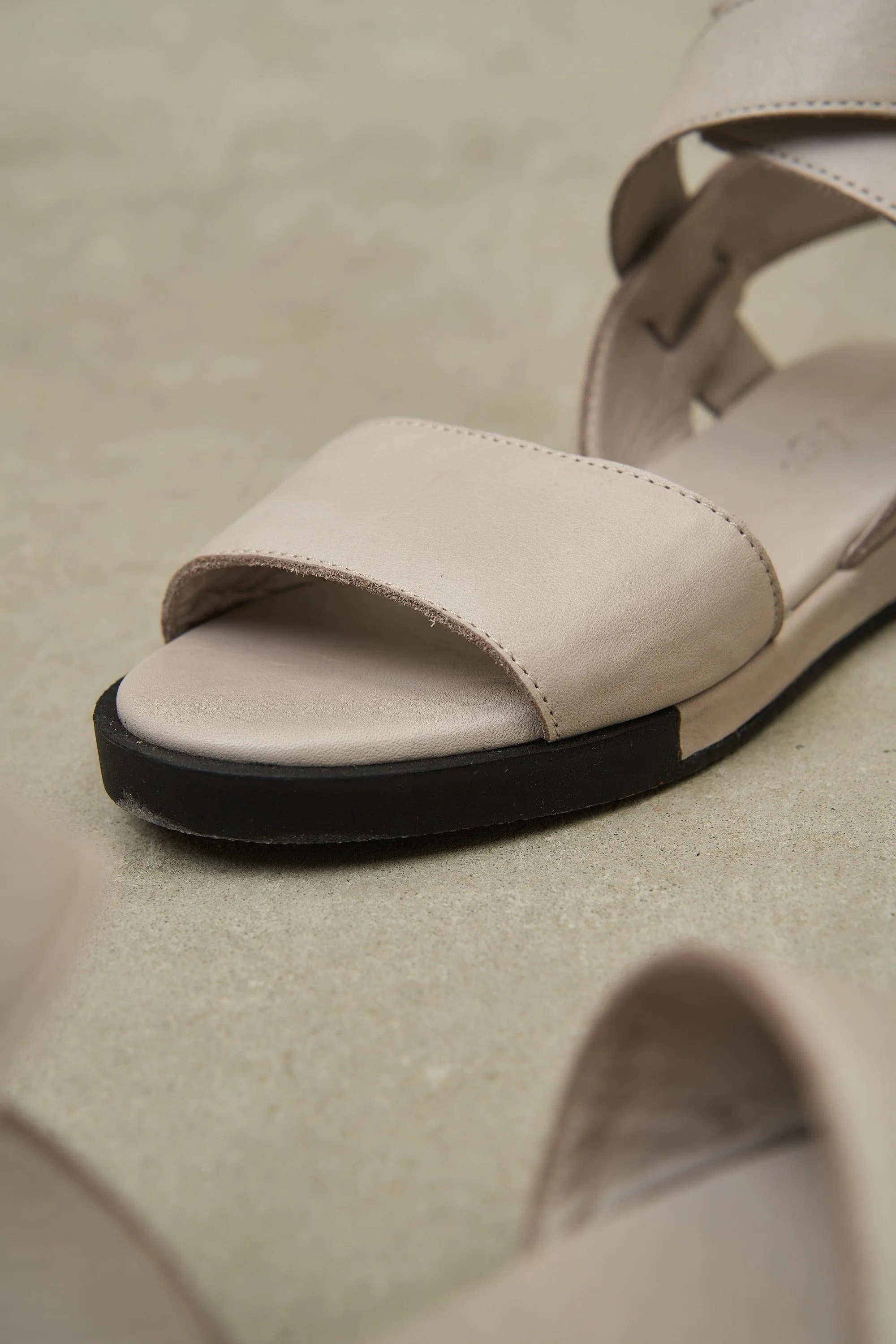 Kria Cross Strap Pastel - Black