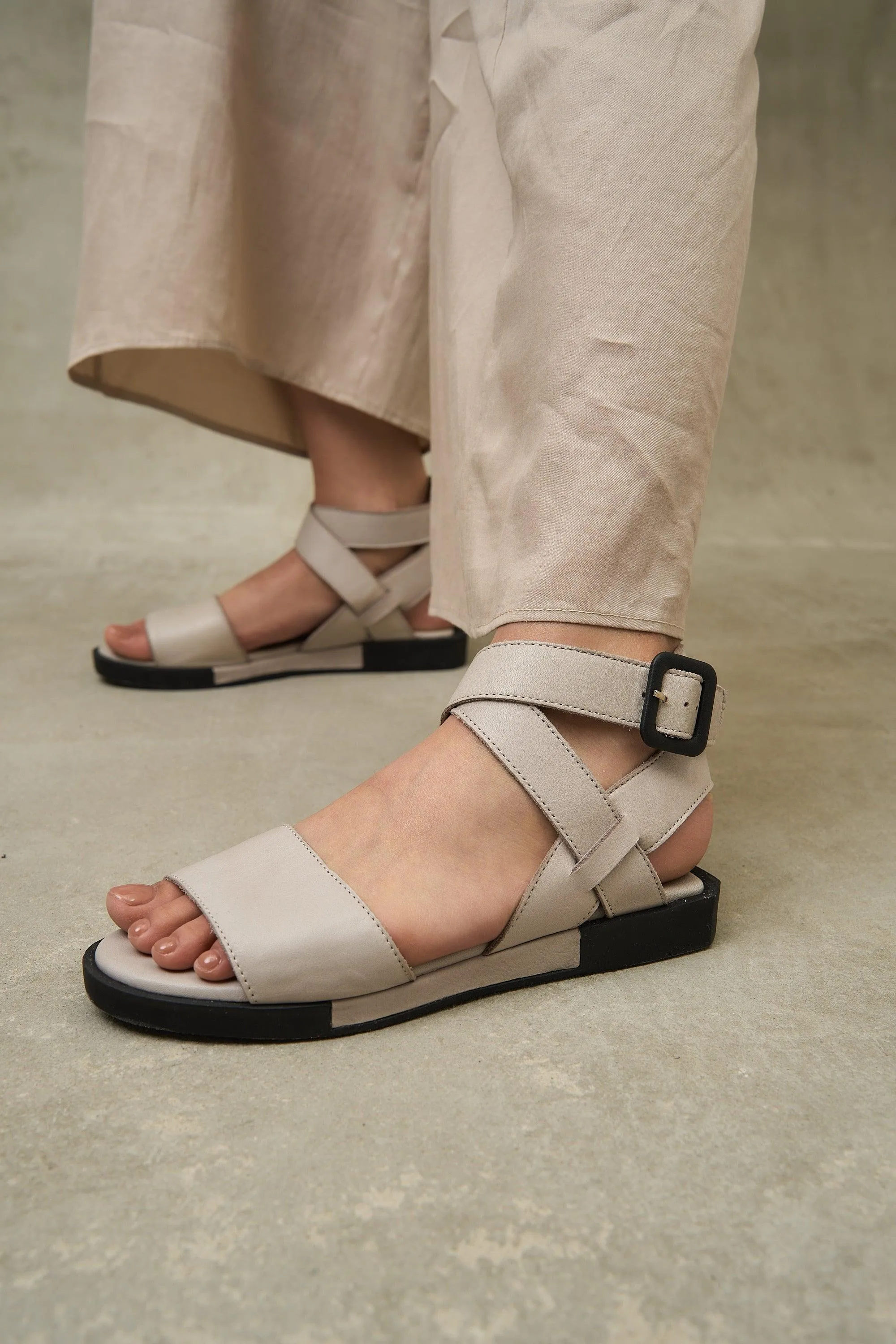 Kria Cross Strap Pastel - Black