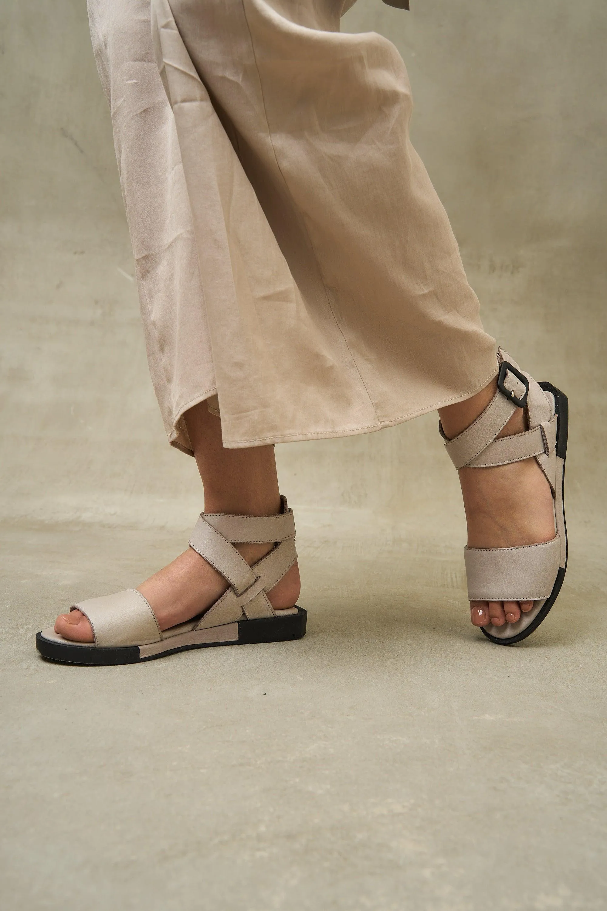 Kria Cross Strap Pastel - Black