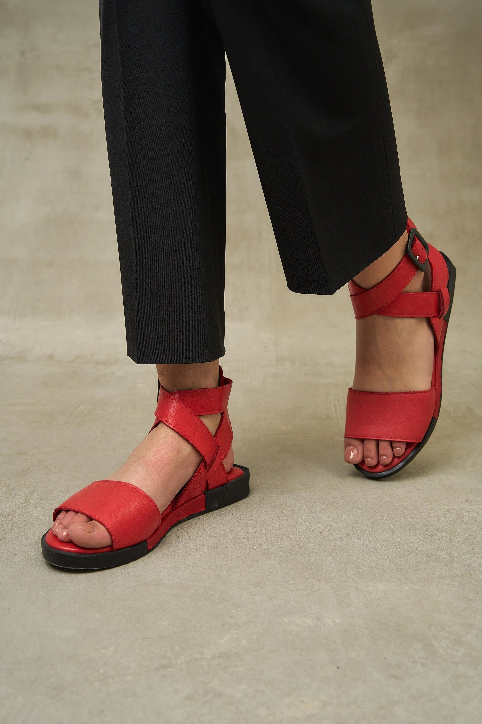 Kria Cross Strap Pastel - Black