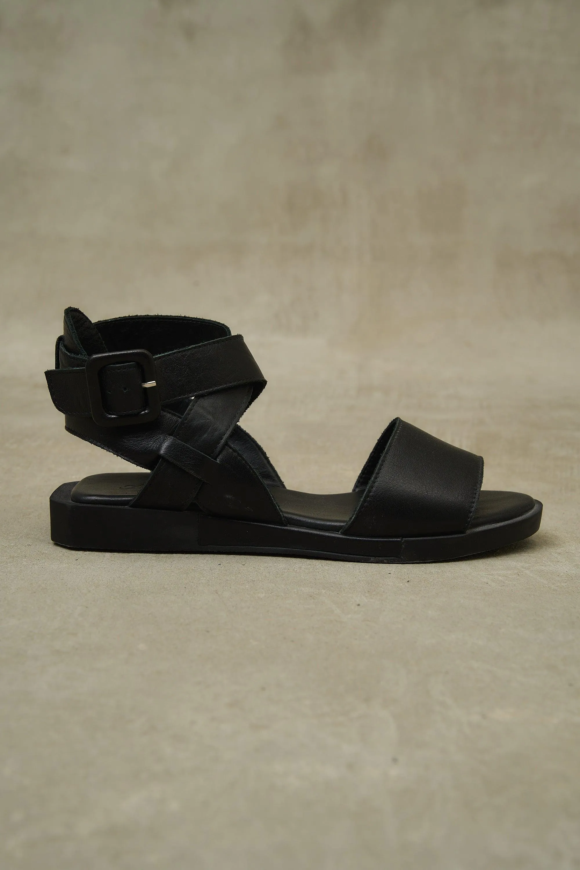 Kria Cross Strap Pastel - Black