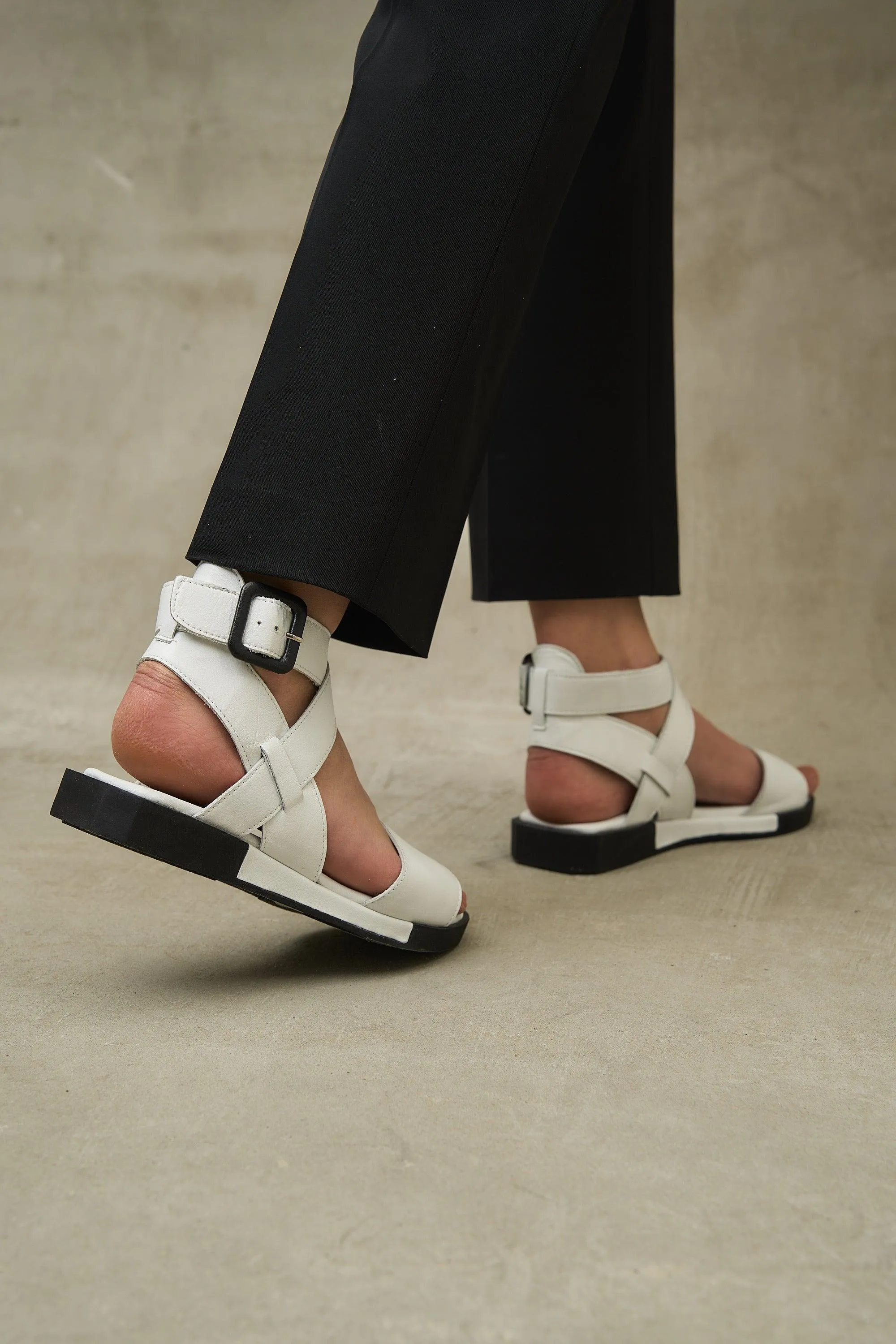 Kria Cross Strap Pastel - Black