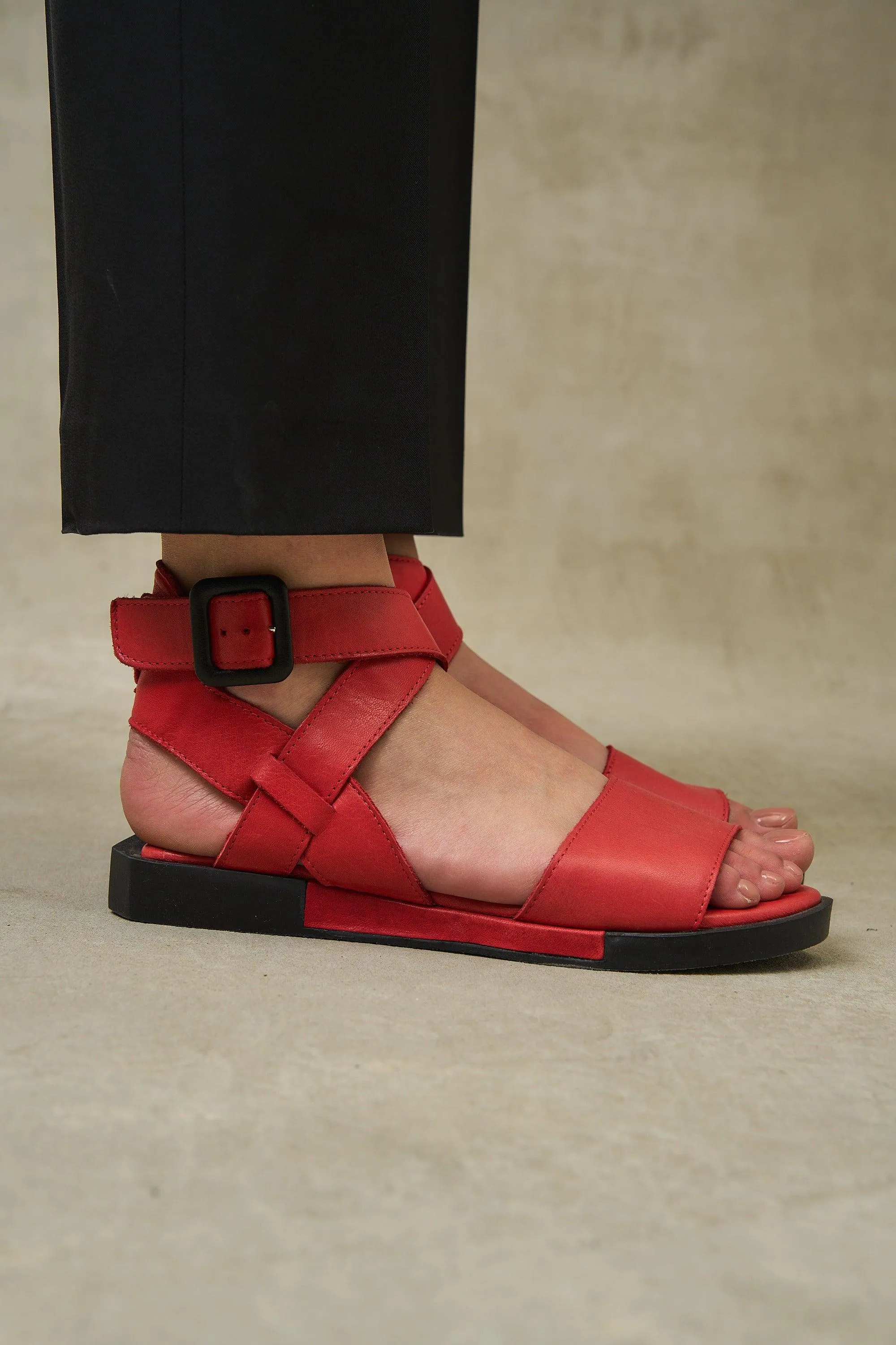 Kria Cross Strap Pastel - Black
