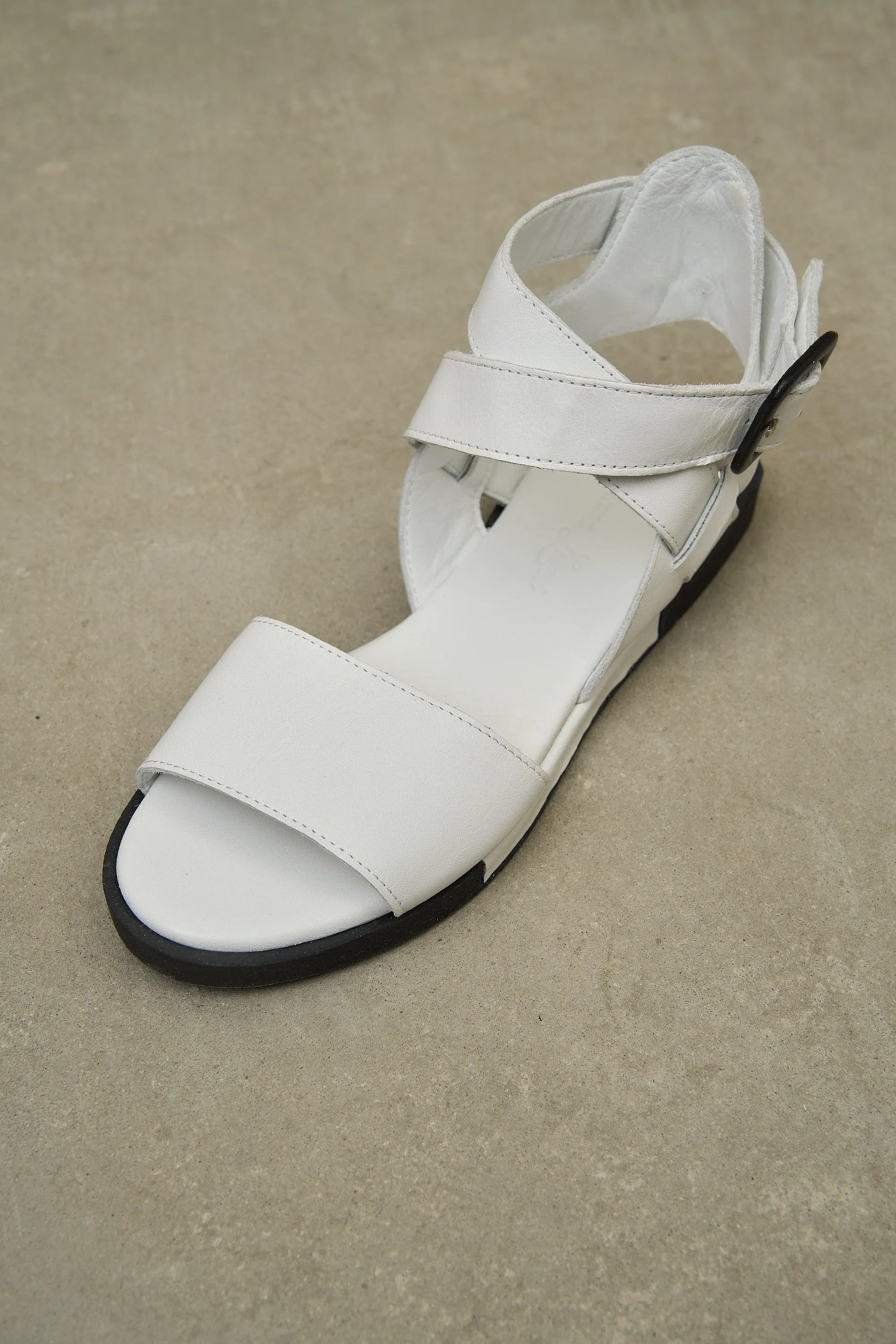 Kria Cross Strap Pastel - Black