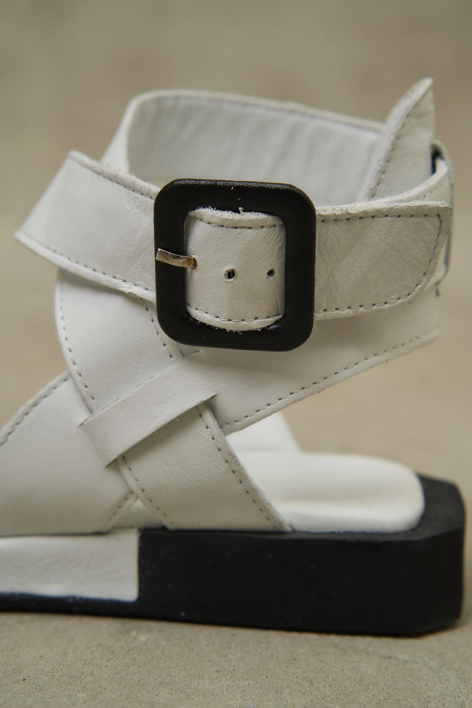 Kria Cross Strap Pastel - Black