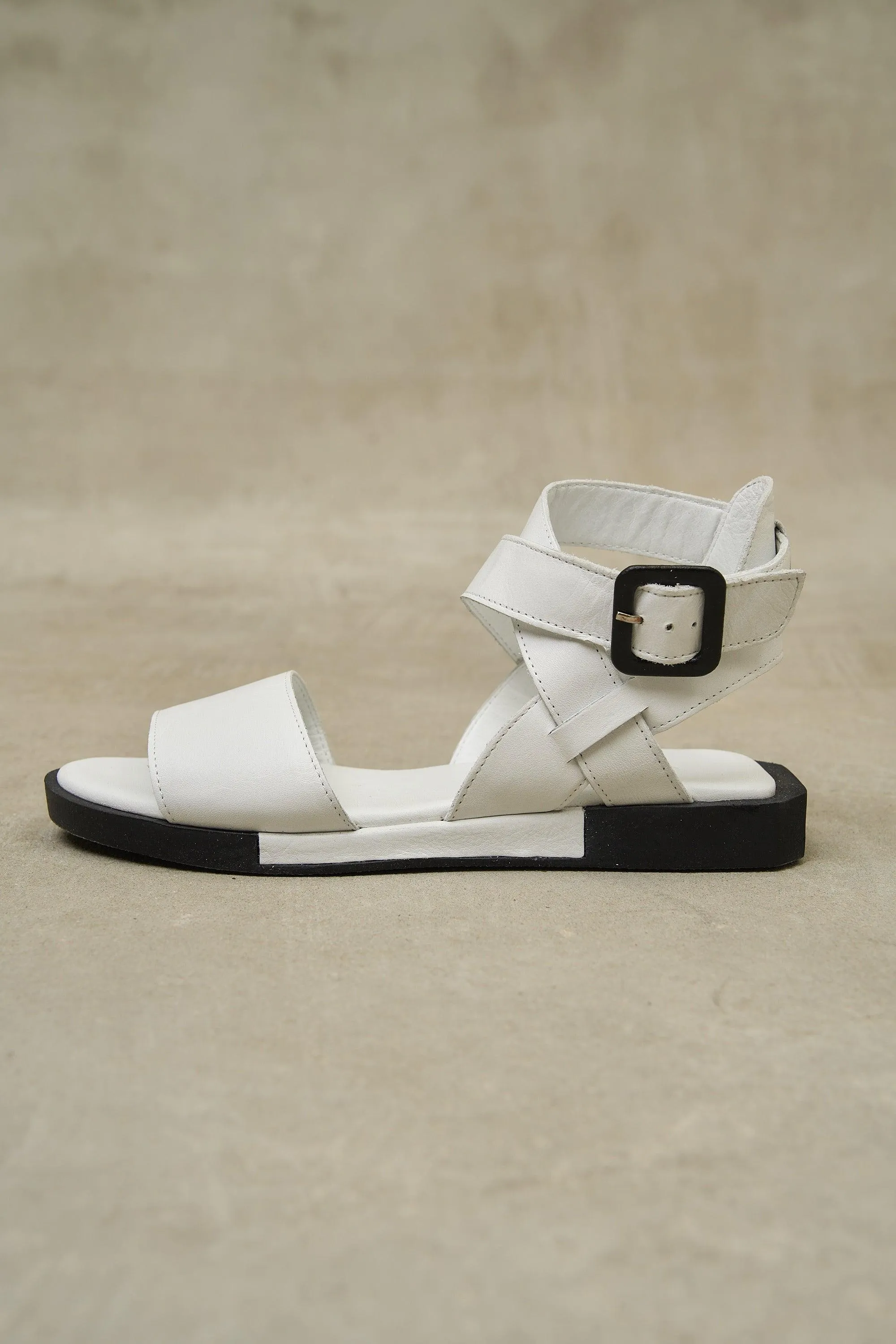 Kria Cross Strap Pastel - Black