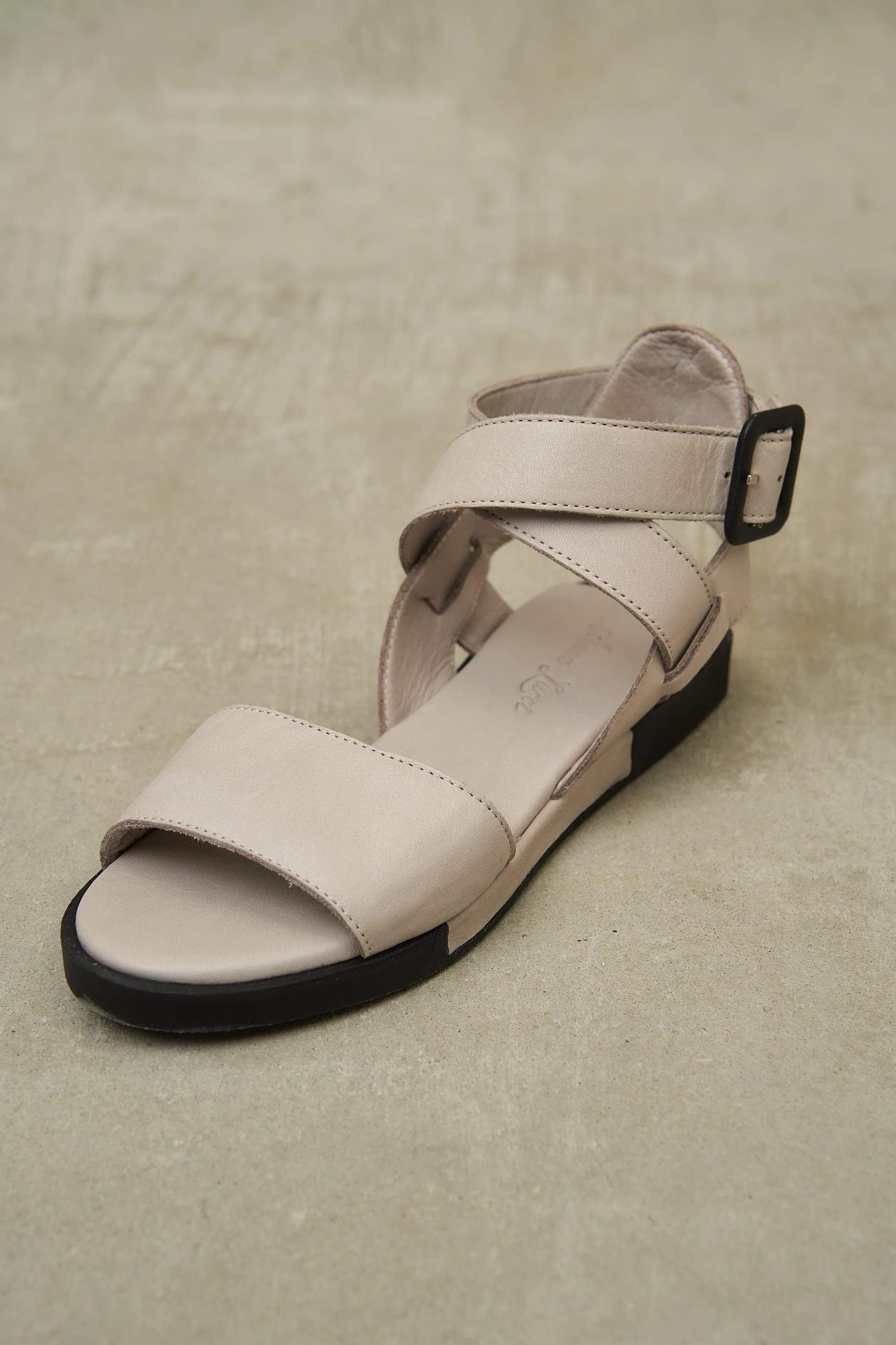 Kria Cross Strap Pastel - Black