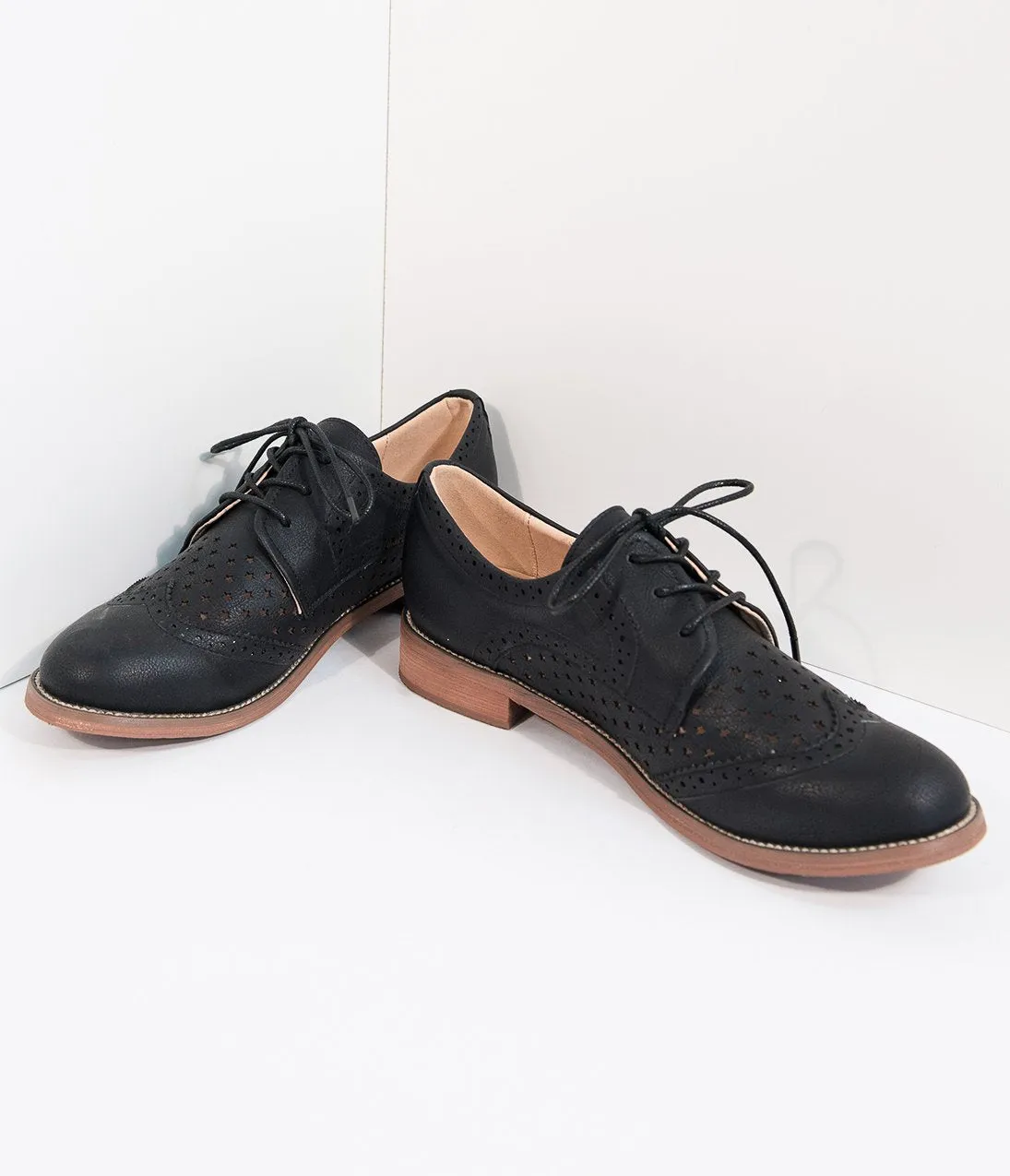 Retro Style Black Leatherette Oxford Shoes